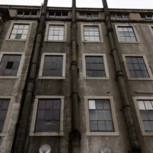 usługi czyszczenia elewacji laserem